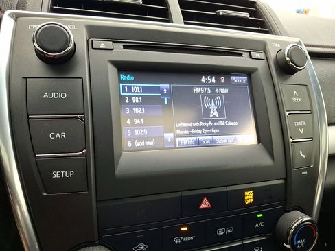 Used 2017 Toyota Camry SE w/ Moonroof Package image 14