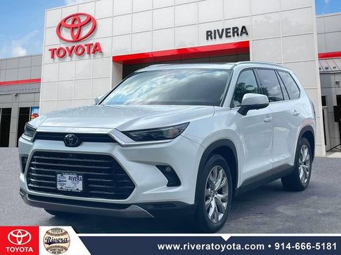 Certified 2024 Toyota Grand Highlander AWD image 4
