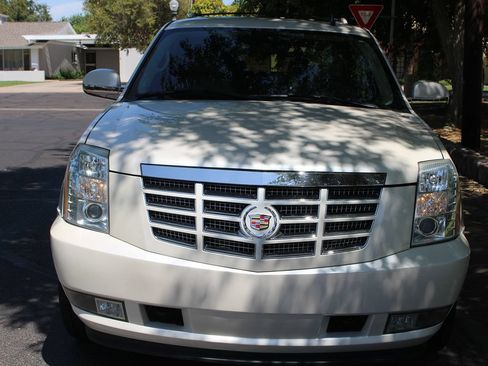 Used 2007 Cadillac Escalade AWD w/ Information Package image 43