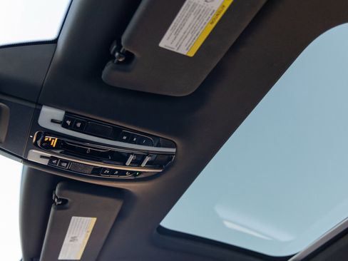 Certified 2023 Porsche Panamera Platinum Edition image 29