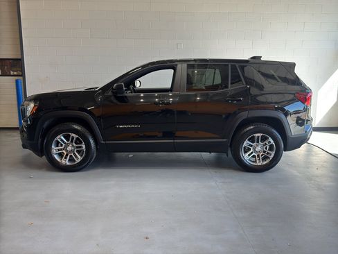 Used 2025 GMC Terrain Elevation AWD/4WD image 2