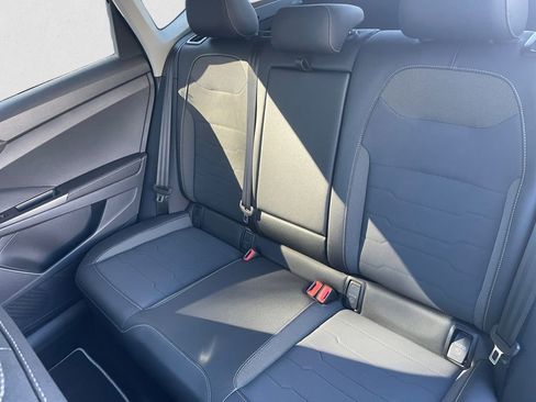 Certified 2025 Volkswagen Taos SE image 13