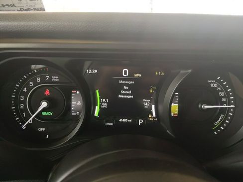 Used 2024 Jeep Wrangler Unlimited AWD/4WD image 30