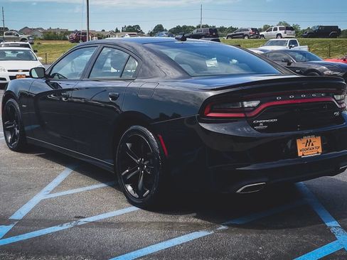 Used 2018 Dodge Charger R/T RWD image 18