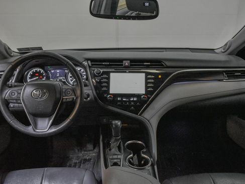 Used 2018 Toyota Camry L image 11