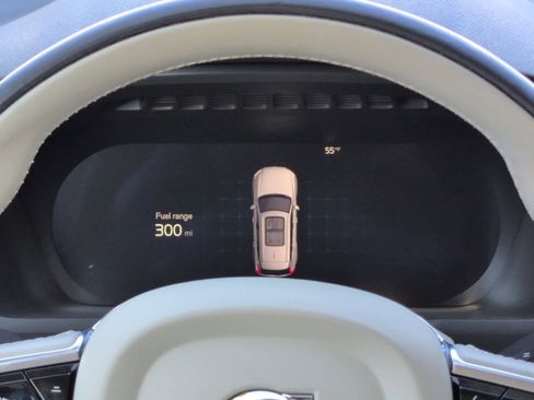 Used 2025 Volvo XC90 B5 Plus w/ Protection Package Premier image 16