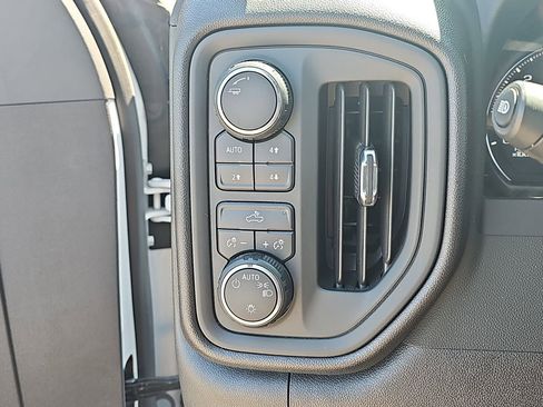 Used 2024 Chevrolet Silverado 1500 Custom Trail Boss w/ LPO, Dark Essentials Package AWD/4WD image 29