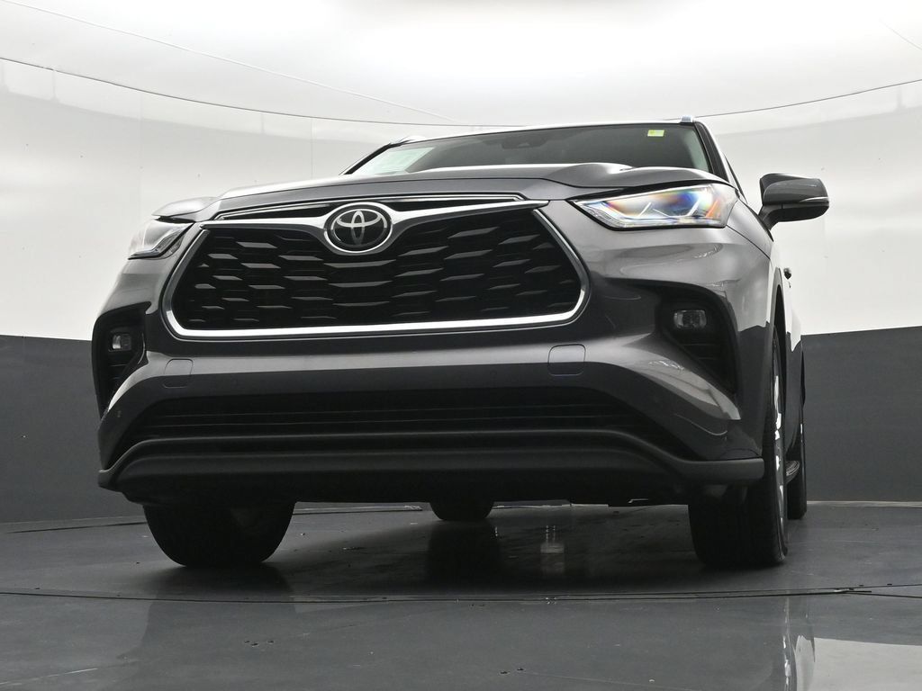 Used 2023 Toyota Highlander Limited FWD image 34