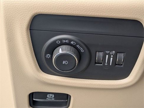 New 2025 Jeep Grand Cherokee Limited w/ Luxury Tech Group II image 21