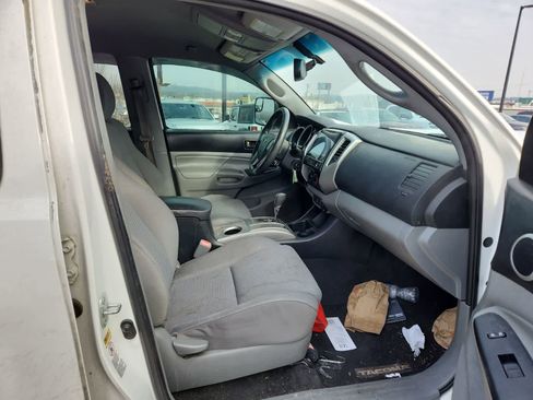 Used 2012 Toyota Tacoma PreRunner image 21