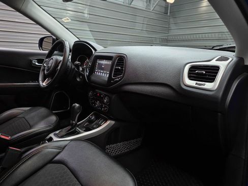Used 2019 Jeep Compass Latitude w/ Popular Equipment Group AWD/4WD image 12