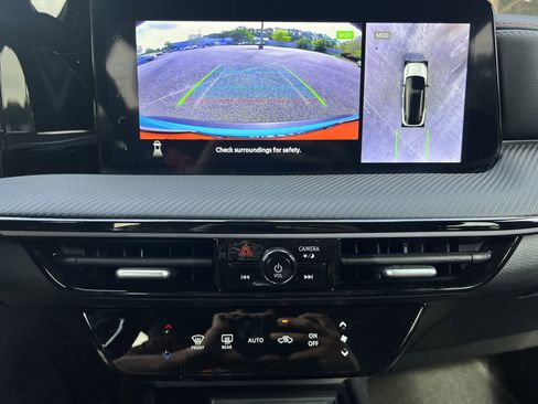 Certified 2025 Nissan Kicks SR FWD image 5
