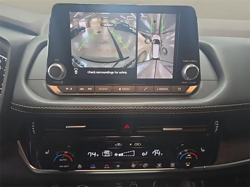 Used 2021 Nissan Rogue SL image 26