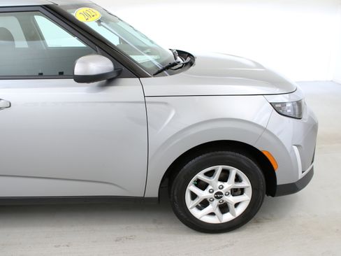 Used 2023 Kia Soul LX w/ LX Technology Package FWD image 11