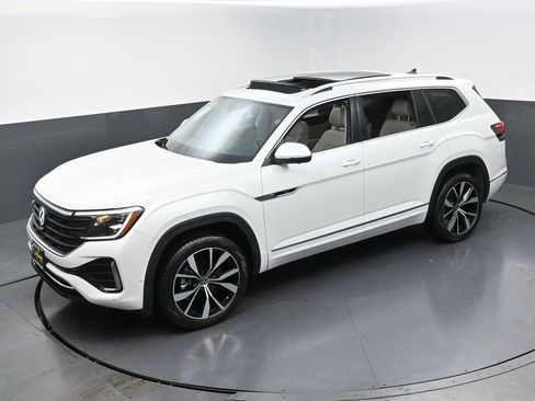 Used 2024 Volkswagen Atlas SEL Premium R-Line image 51