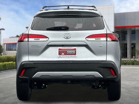 Used 2025 Toyota Corolla Cross LE image 5