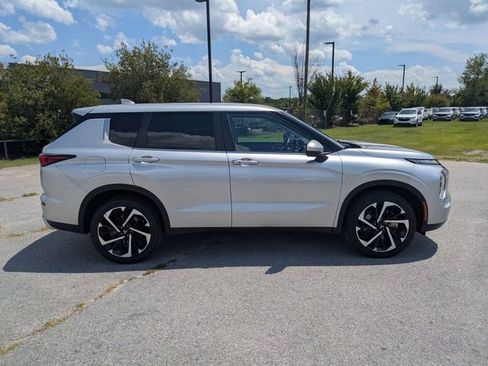 Used 2024 Mitsubishi Outlander SE AWD/4WD image 2