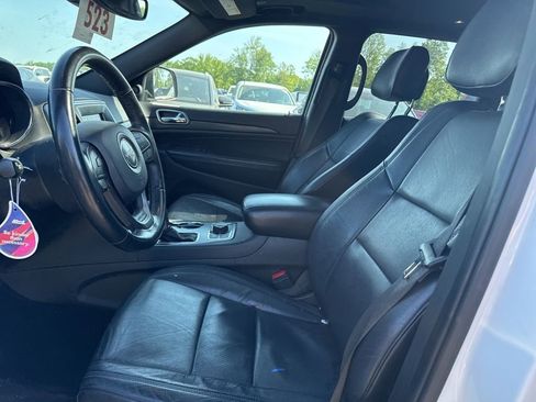 Used 2019 Jeep Grand Cherokee Laredo AWD/4WD image 5