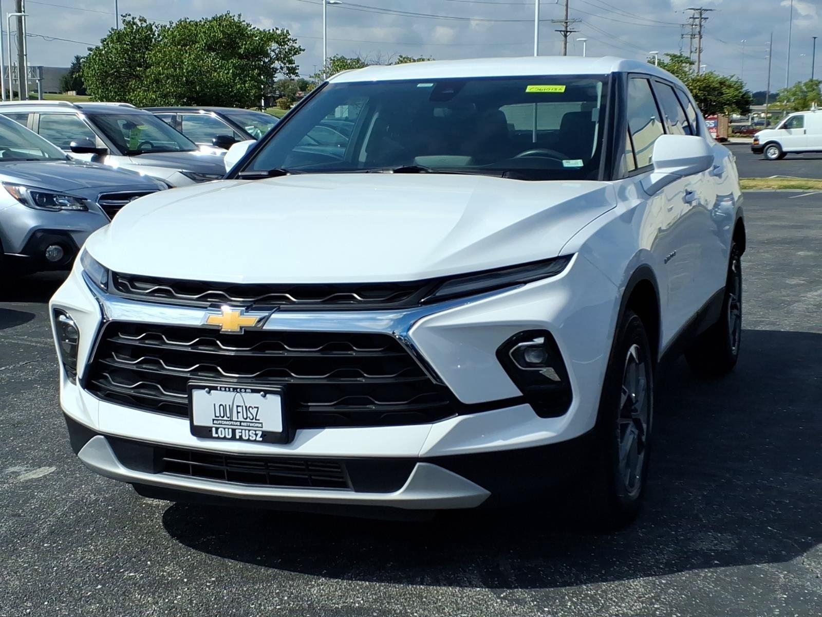 Used 2025 Chevrolet Blazer LT AWD/4WD image 2