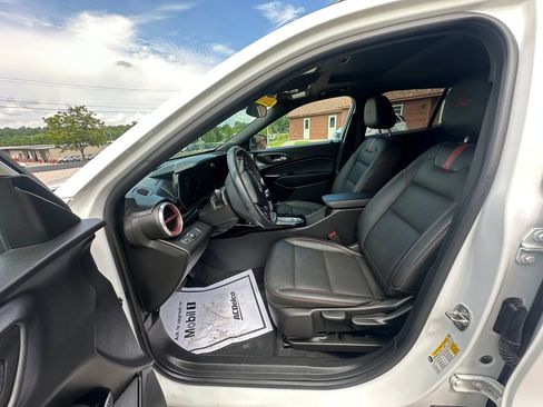 Used 2024 Chevrolet Trax RS w/ Sunroof Package FWD image 9