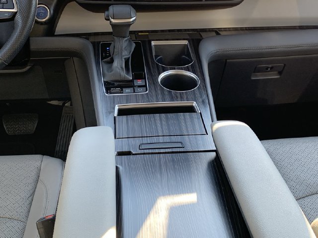 Used 2023 Toyota Sienna Limited FWD image 27