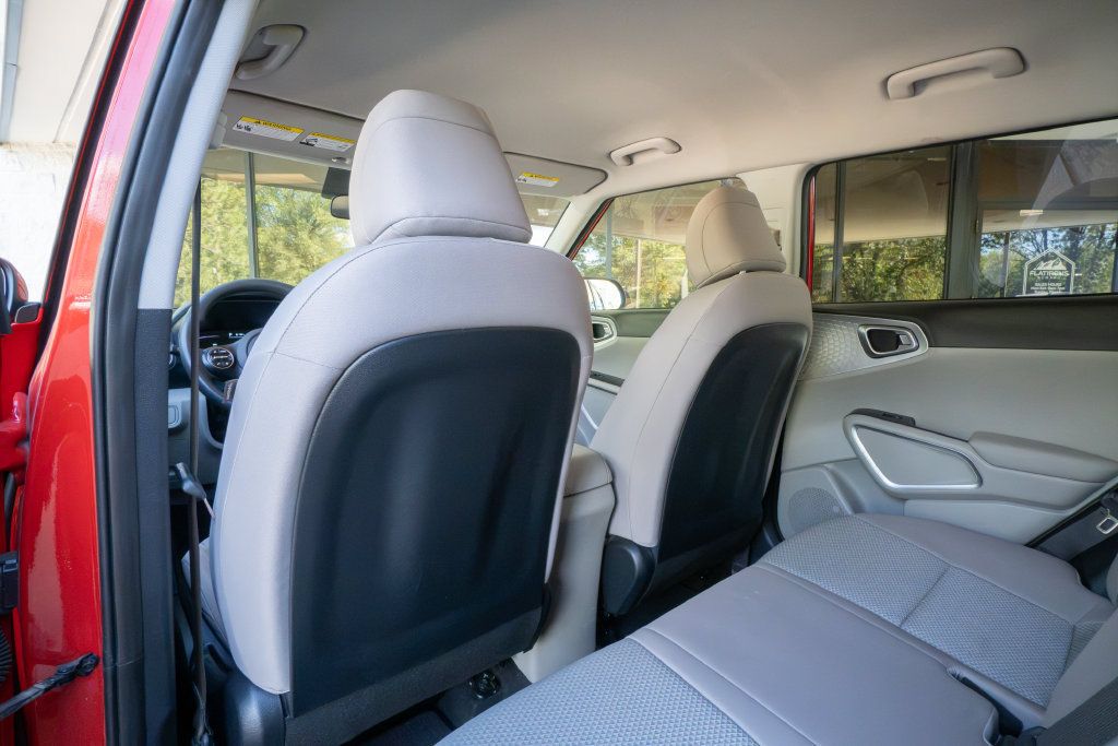 Used 2023 Kia Soul LX FWD image 17