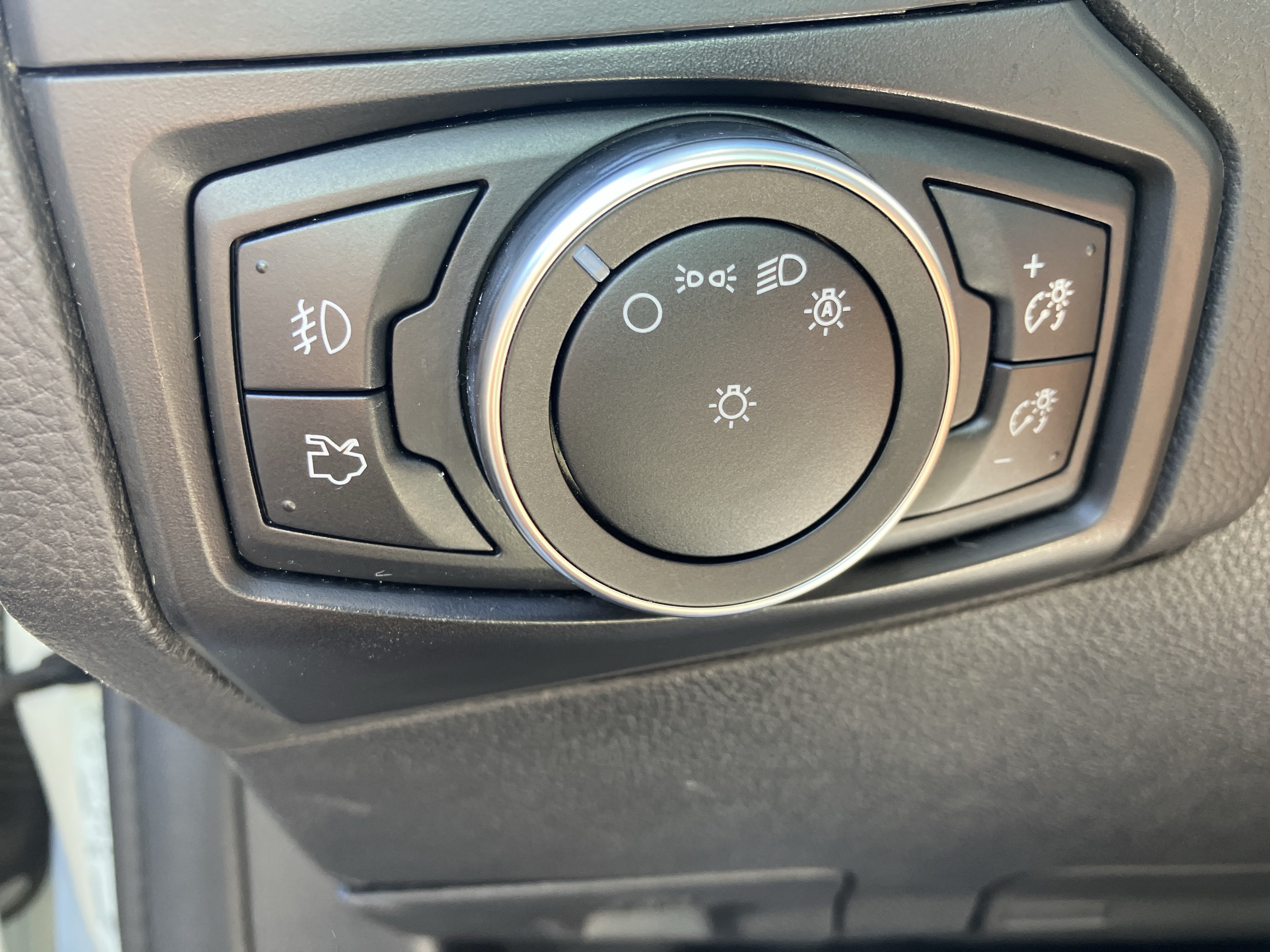 Used 2018 Ford Focus Titanium FWD image 22