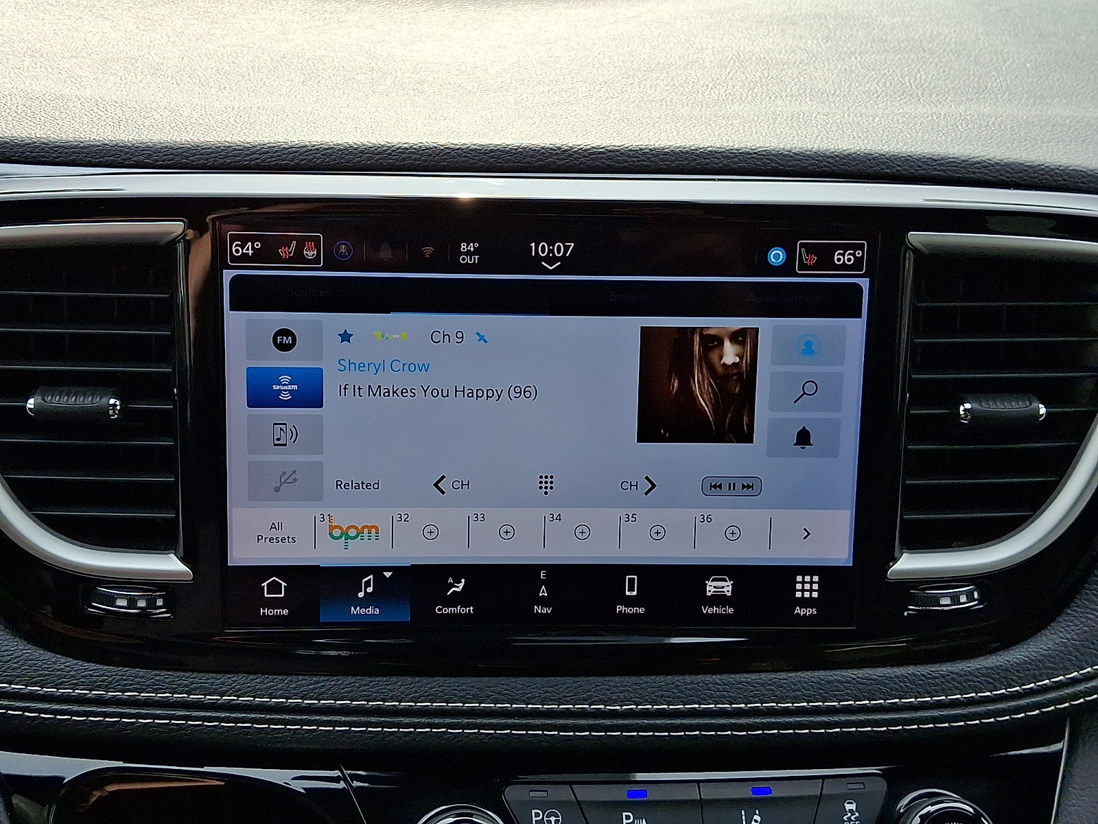 Used 2024 Chrysler Pacifica Limited FWD image 18