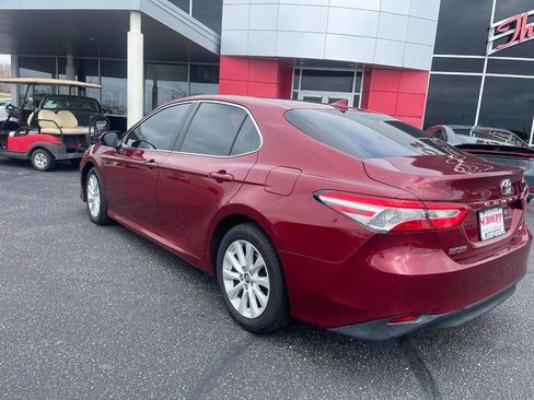 Used 2020 Toyota Camry LE image 4