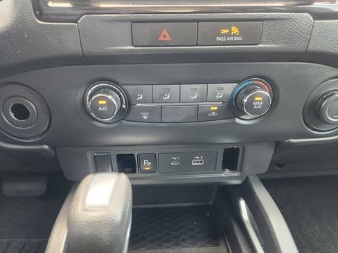 Used 2022 Nissan Frontier SV w/ Technology Package RWD image 17