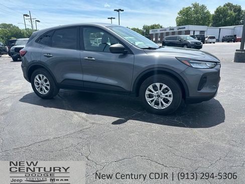 Used 2025 Ford Escape Active AWD/4WD image 3