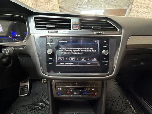 Used 2024 Volkswagen Tiguan SE R-Line FWD image 19