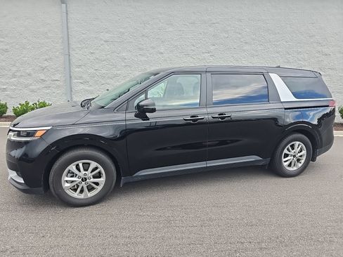 Certified 2024 Kia Carnival LX FWD image 1