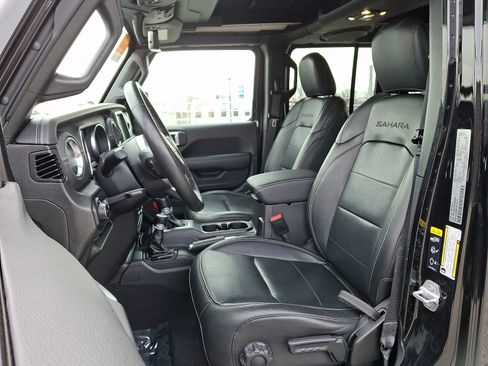 Certified 2022 Jeep Wrangler Unlimited Sahara w/ Cold Weather Group image 13