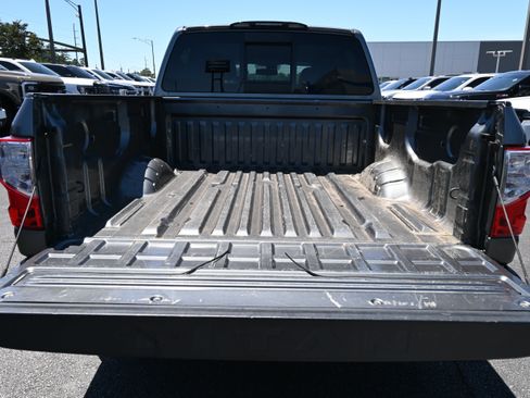 Used 2017 Nissan Titan SV RWD image 33