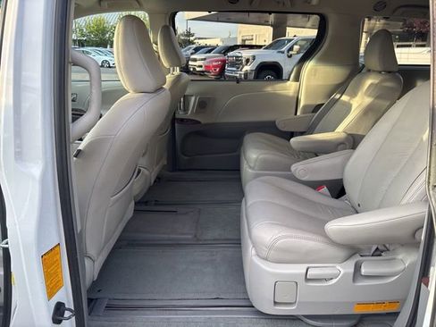Used 2012 Toyota Sienna XLE w/ XLE Navigation Pkg AWD/4WD image 13