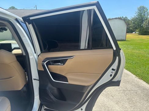 Used 2020 Toyota RAV4 XLE Premium FWD image 18