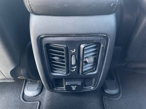 Used 2019 Jeep Grand Cherokee Altitude AWD/4WD image 11