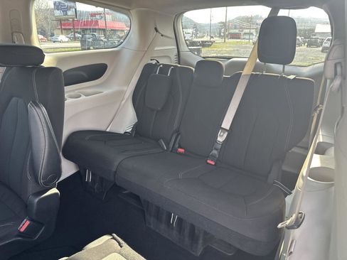 Used 2023 Chrysler Voyager LX FWD image 17
