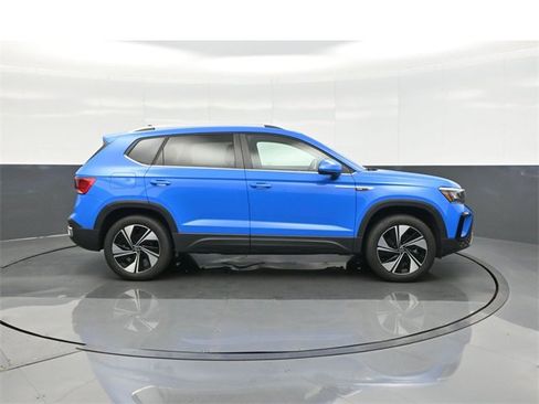 Used 2024 Volkswagen Taos SE image 8