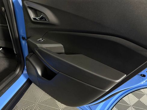 Used 2024 Chevrolet Trax RS w/ Sunroof Package FWD image 29
