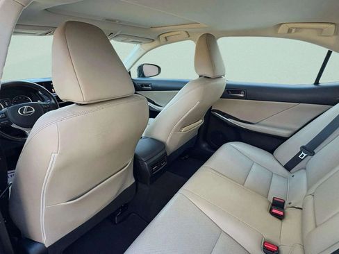 Used 2017 Lexus IS 300 F Sport image 21