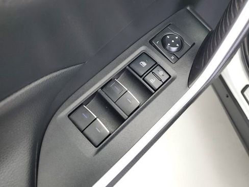 Used 2022 Toyota RAV4 XLE Premium image 23