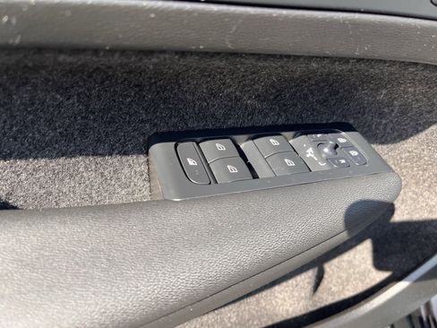 Certified 2025 Volvo XC40 B5 Core image 8