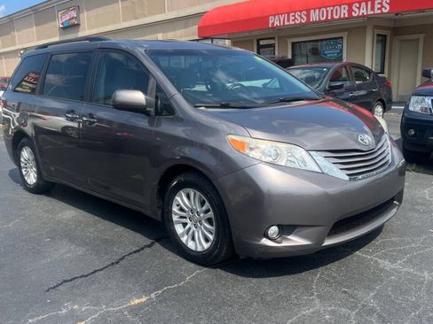 Used 2015 Toyota Sienna XLE FWD image 1