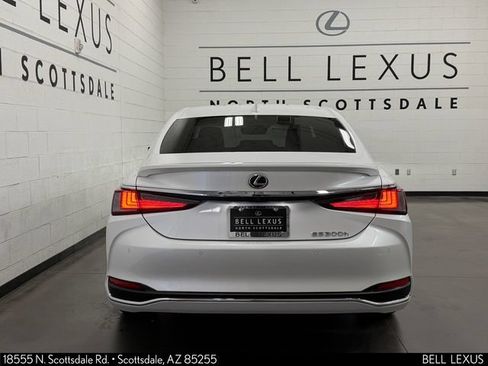 Used 2025 Lexus ES 300h w/ Premium Package FWD image 5