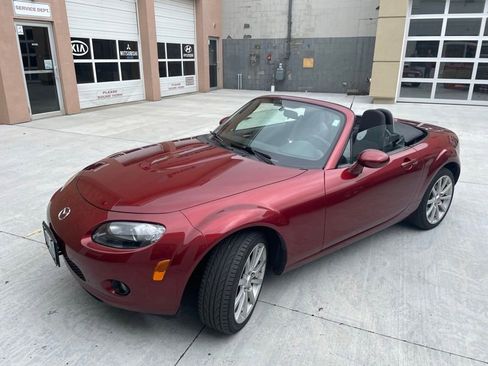 Used 2008 MAZDA MX-5 Miata Touring w/ Suspension Pkg RWD image 2