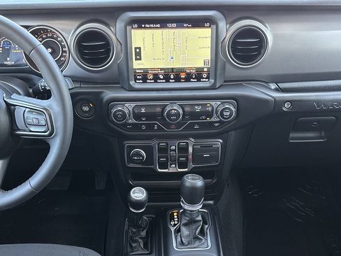 Used 2023 Jeep Wrangler Unlimited Sport AWD/4WD image 22