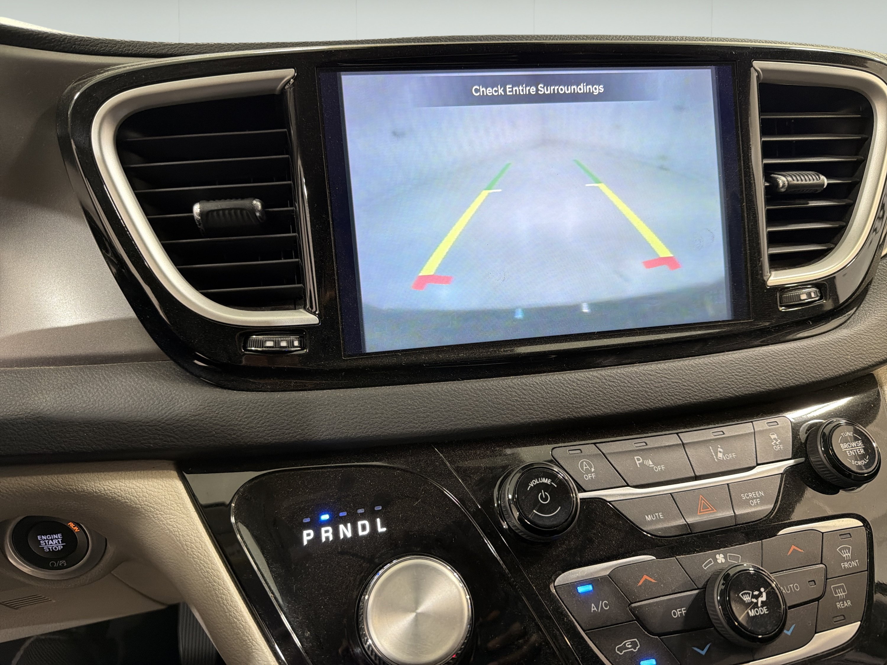 Used 2023 Chrysler Pacifica Touring-L FWD image 18