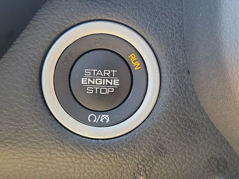 Used 2020 RAM 1500 Laramie AWD/4WD image 15